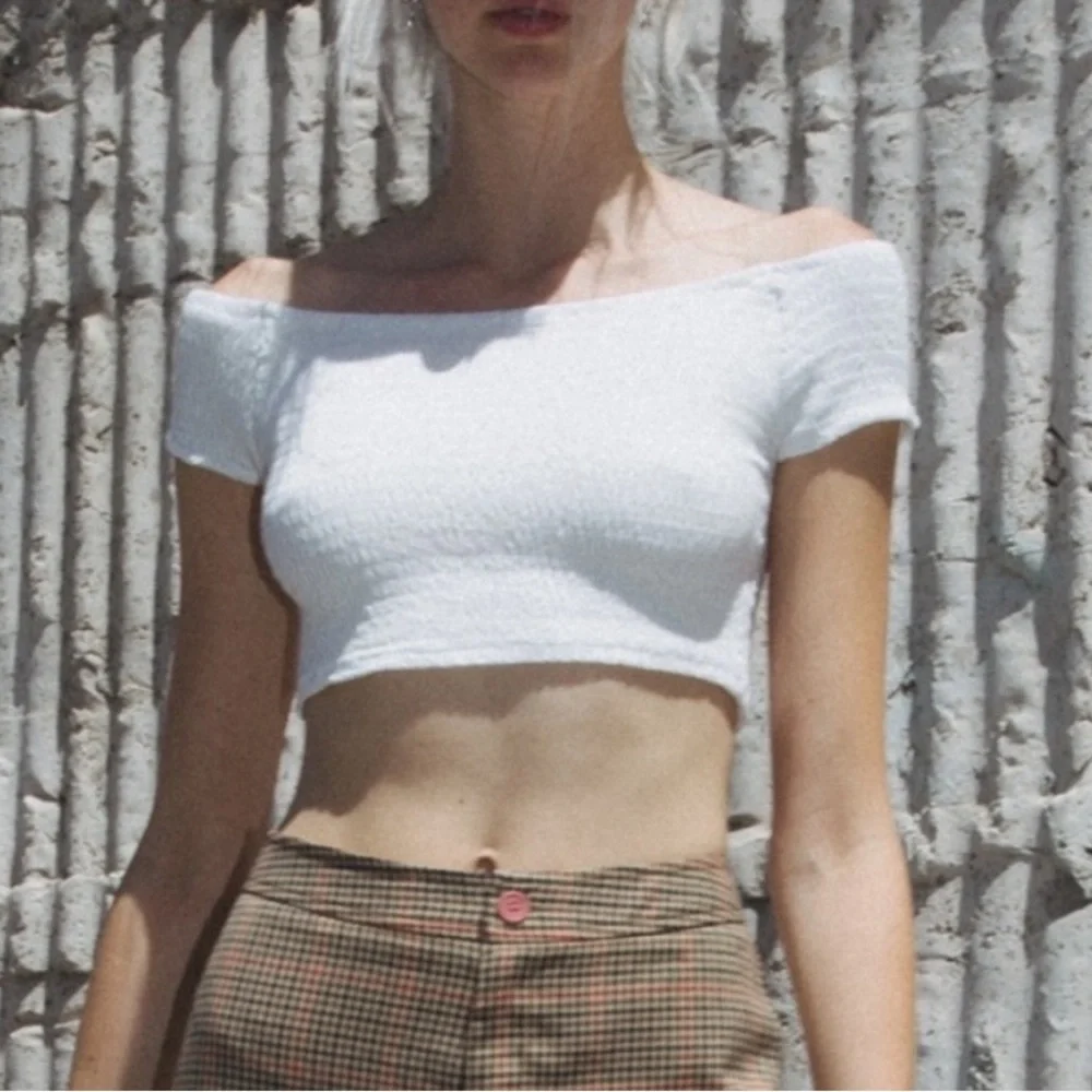 JOHN GALT / BRANDY MELVILLE Cropped Ruched Cap Sleeve Off the Shoulder T…